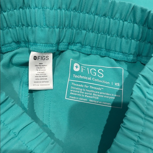 Figs Surgical Green Scrub Set - Picture 6 of 8